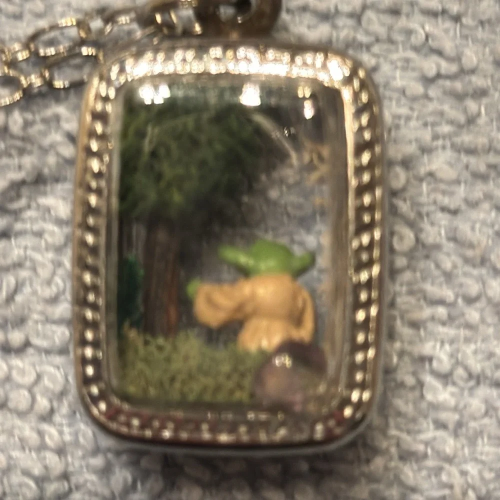 Yoda Locket - Picture 3 of 3